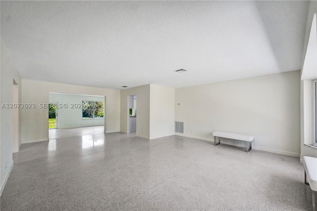 1524 NE 37th St, Oakland Park, FL 33334