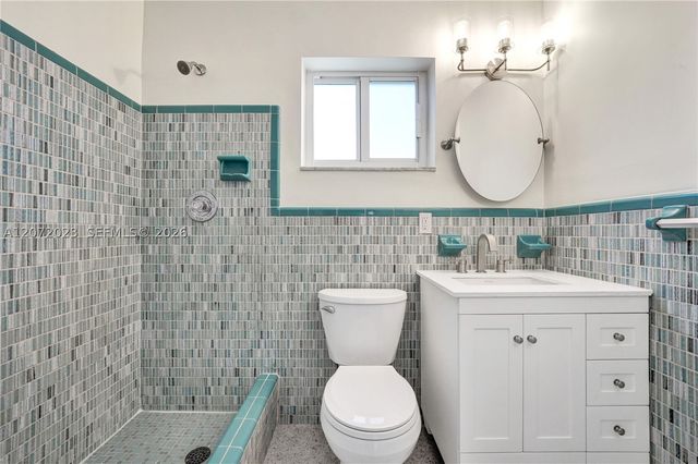 1524 NE 37th St, Oakland Park, FL 33334