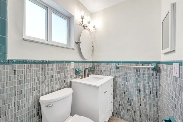 1524 NE 37th St, Oakland Park, FL 33334