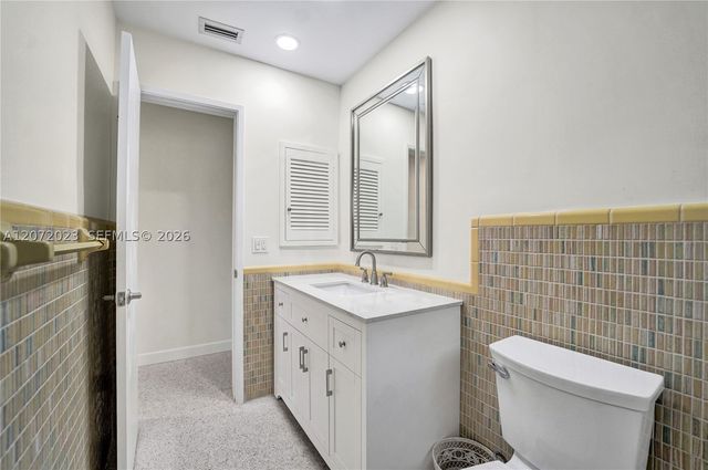 1524 NE 37th St, Oakland Park, FL 33334