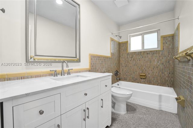 1524 NE 37th St, Oakland Park, FL 33334