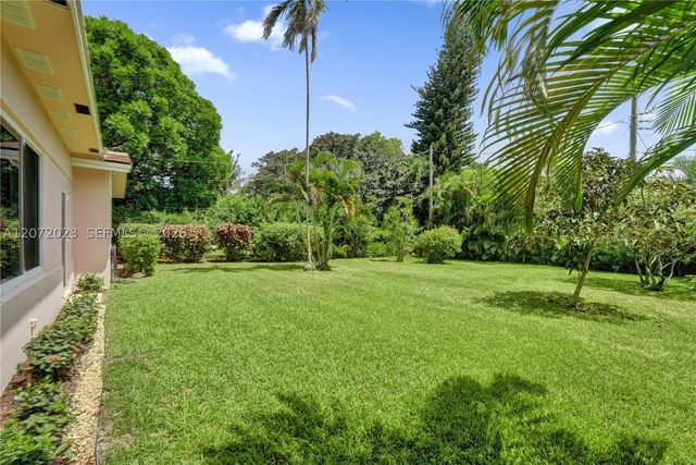 1524 NE 37th St, Oakland Park, FL 33334