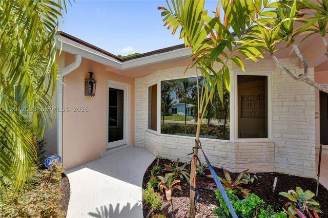 1524 NE 37th St, Oakland Park, FL 33334