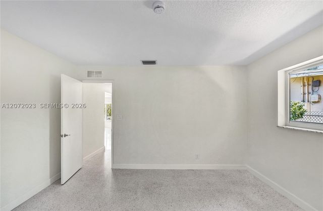 1524 NE 37th St, Oakland Park, FL 33334