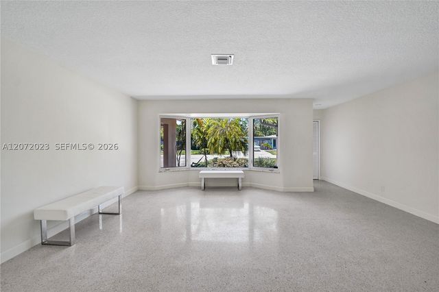 1524 NE 37th St, Oakland Park, FL 33334