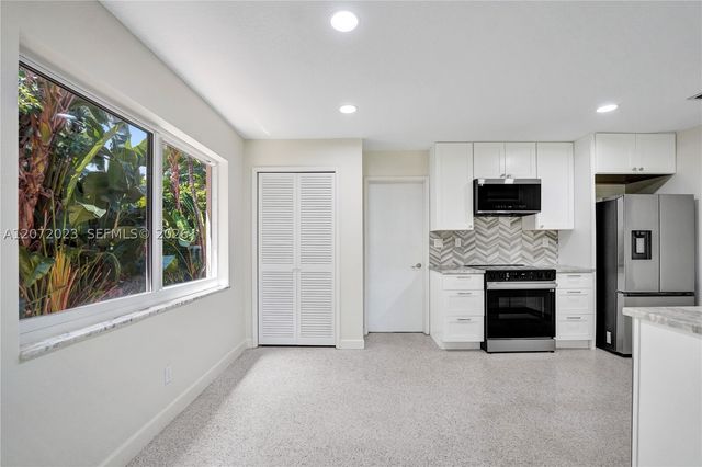 1524 NE 37th St, Oakland Park, FL 33334