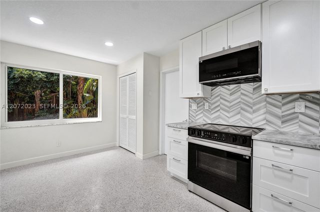 1524 NE 37th St, Oakland Park, FL 33334