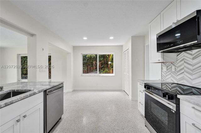 1524 NE 37th St, Oakland Park, FL 33334