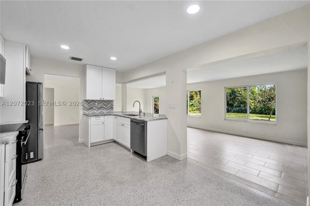 1524 NE 37th St, Oakland Park, FL 33334
