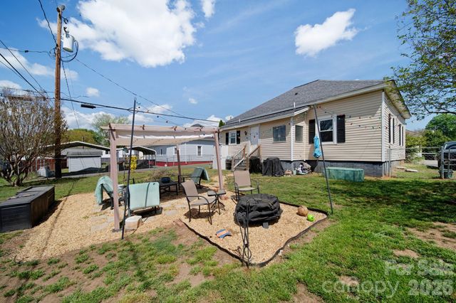 67 4th Street, Cramerton, NC 28032