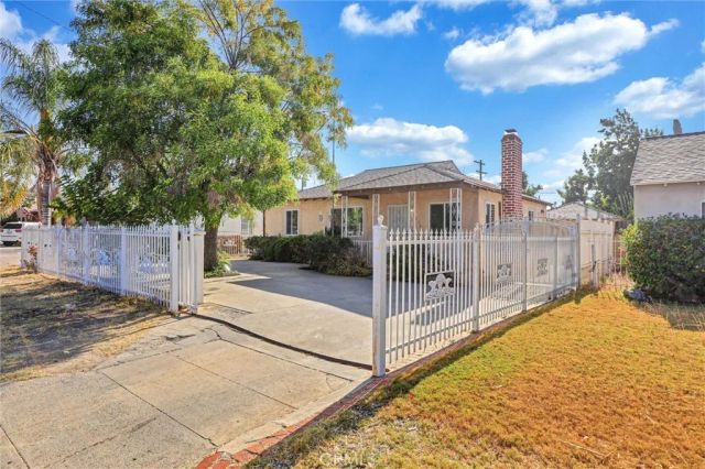 8036 Radford, North Hollywood, CA 91605