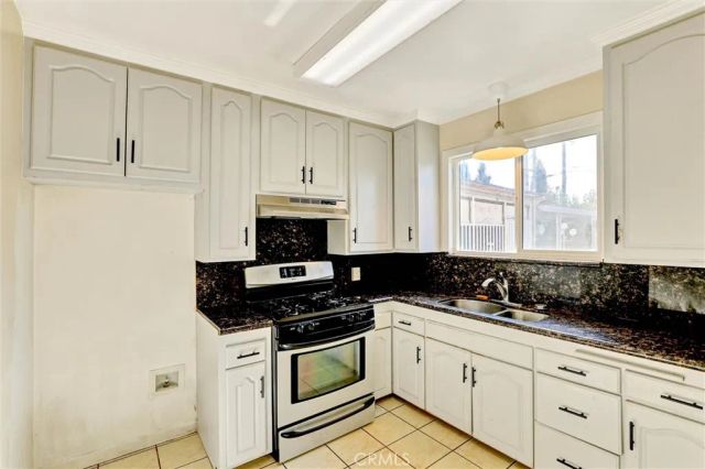 8036 Radford, North Hollywood, CA 91605