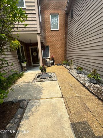 2 Palmetto Place, Greenville, NC 27858