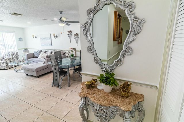 513 El Vedado, West Palm Beach, FL 33405