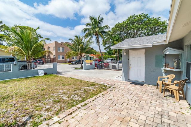 513 El Vedado, West Palm Beach, FL 33405