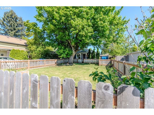 105 Nw 13TH St, Gresham, OR 97030