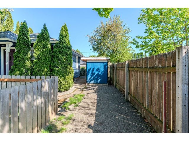105 Nw 13TH St, Gresham, OR 97030