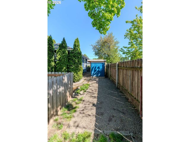 105 Nw 13TH St, Gresham, OR 97030
