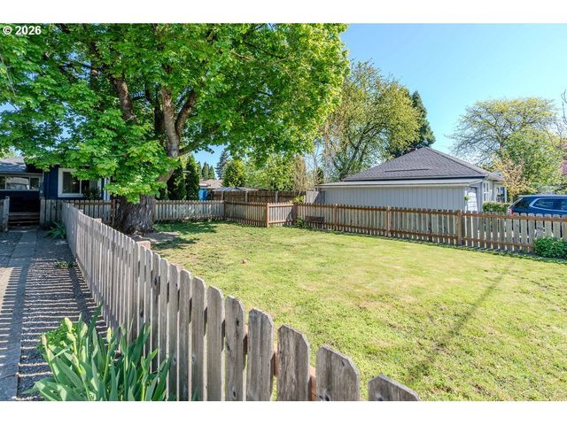 105 Nw 13TH St, Gresham, OR 97030
