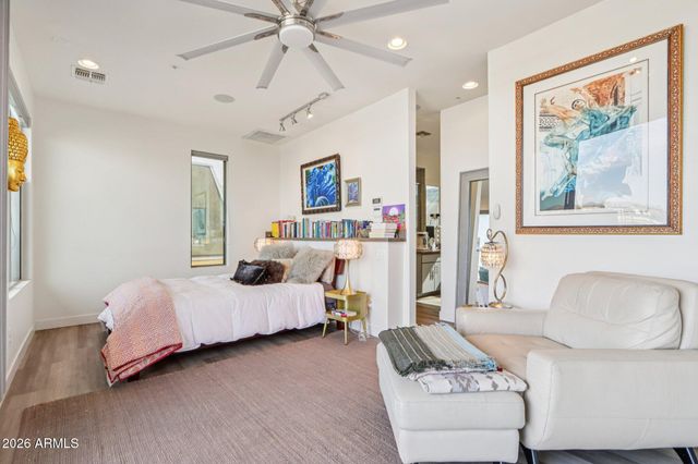 524 E AMES Place, Phoenix, AZ 85004