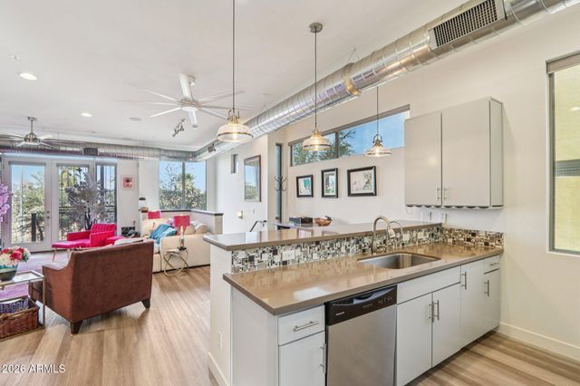 524 E AMES Place, Phoenix, AZ 85004