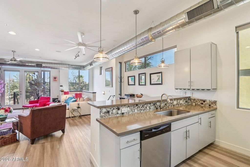 524 E AMES Place, Phoenix, AZ 85004 — photo 4