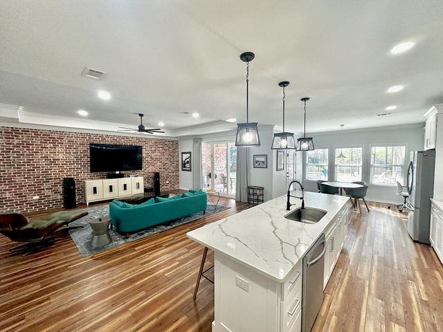 335 E Club House Drive, Freeport, FL 32439