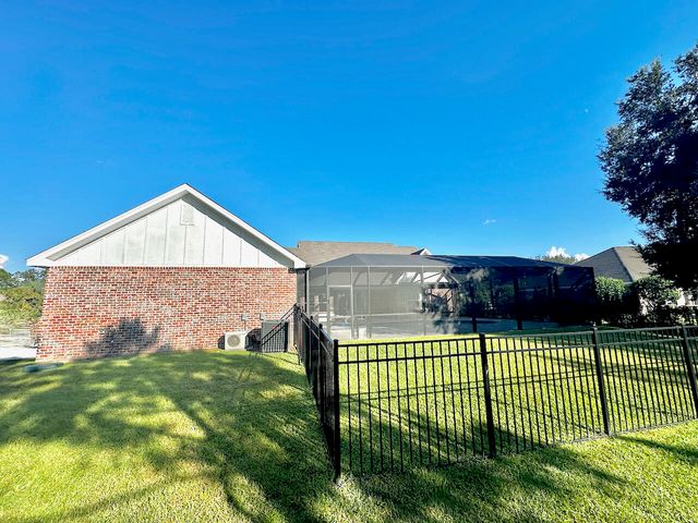 335 E Club House Drive, Freeport, FL 32439