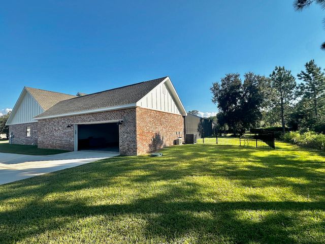 335 E Club House Drive, Freeport, FL 32439