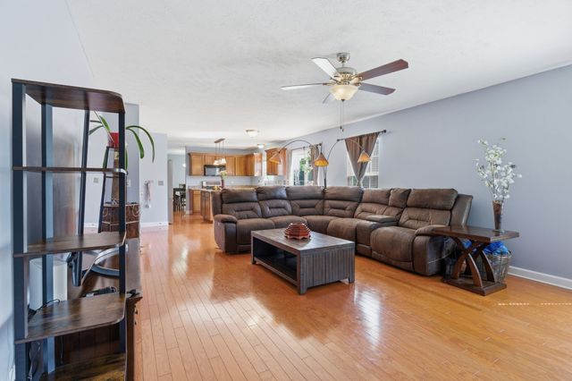 8008 Streamside Dr, Mount Juliet, TN 37122