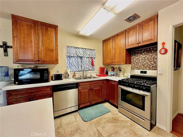 200 Mary Lane, Hemet, CA 92543