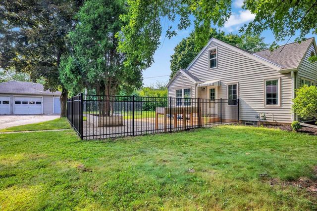 1745 N 118th STREET, Wauwatosa, WI 53226
