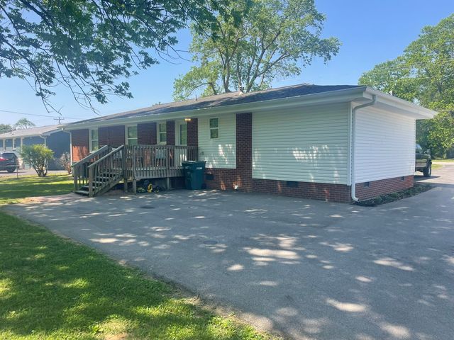 205 Winwood Dr, Lebanon, TN 37087