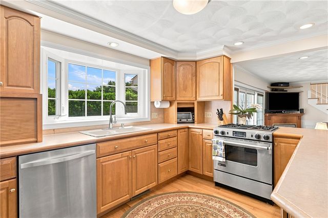 11 Hayfield Lane, Cumberland, RI 02864