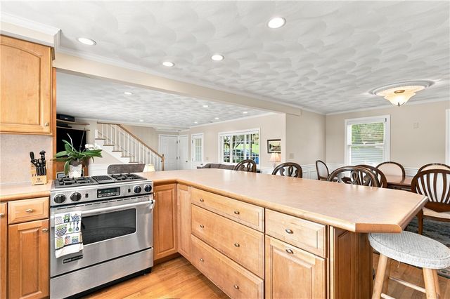 11 Hayfield Lane, Cumberland, RI 02864