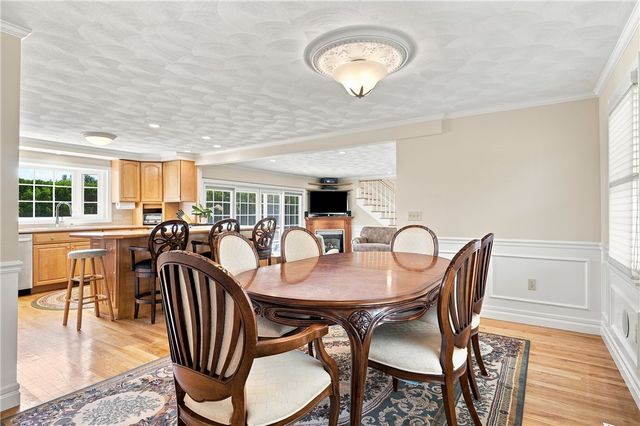 11 Hayfield Lane, Cumberland, RI 02864