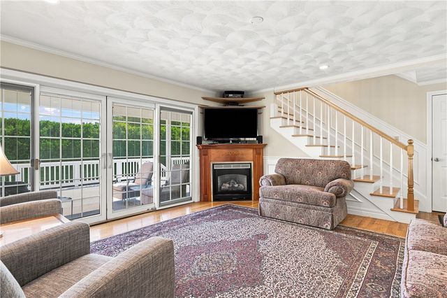 11 Hayfield Lane, Cumberland, RI 02864