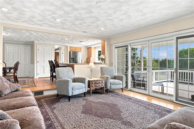 11 Hayfield Lane, Cumberland, RI 02864