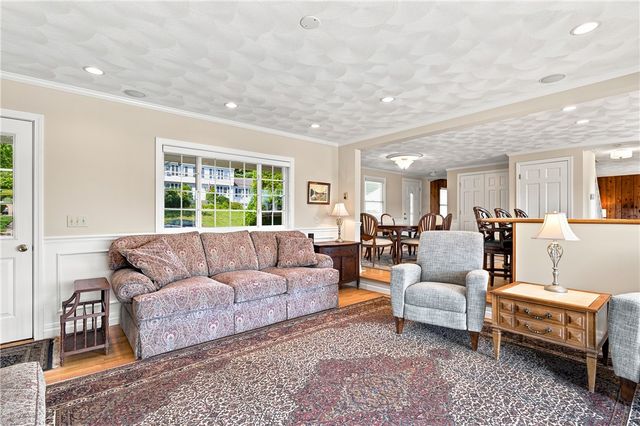 11 Hayfield Lane, Cumberland, RI 02864