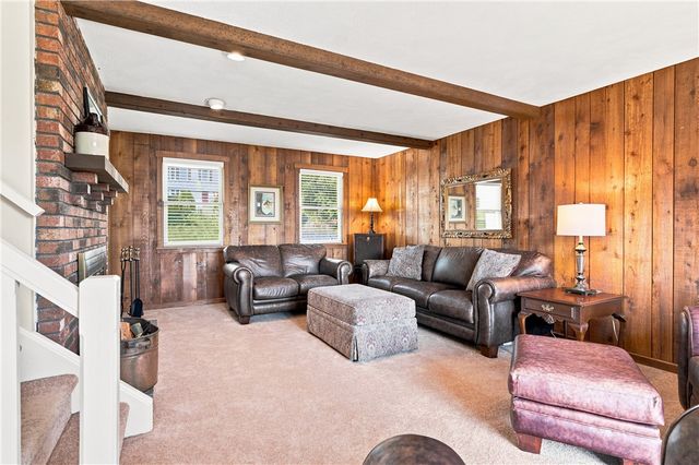 11 Hayfield Lane, Cumberland, RI 02864