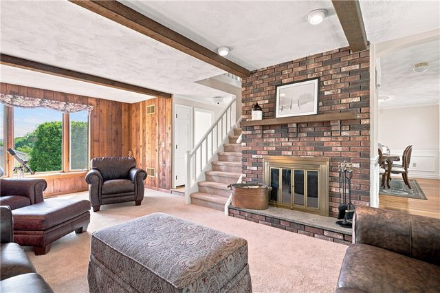 11 Hayfield Lane, Cumberland, RI 02864