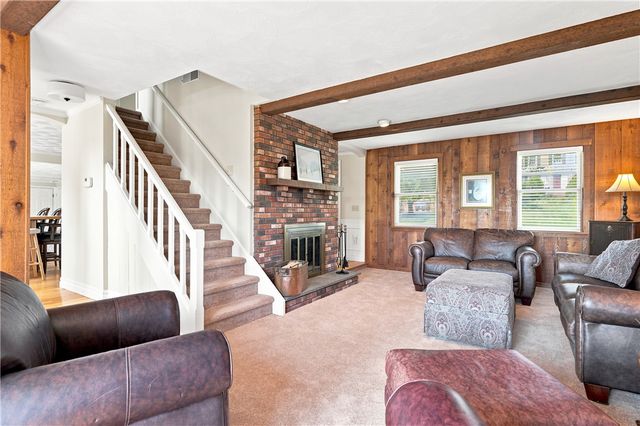 11 Hayfield Lane, Cumberland, RI 02864