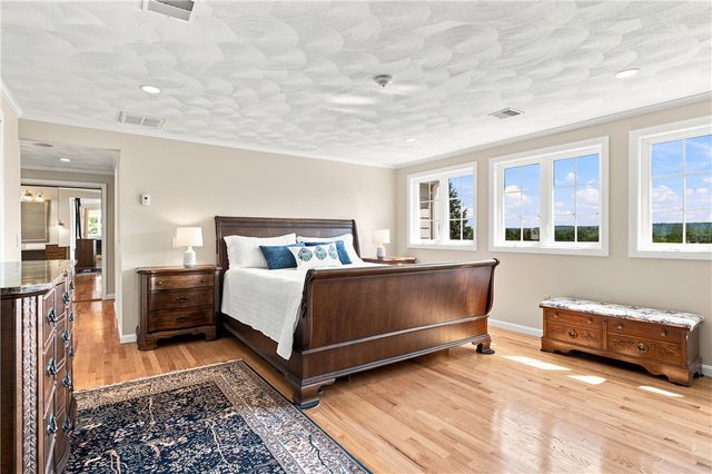 11 Hayfield Lane, Cumberland, RI 02864