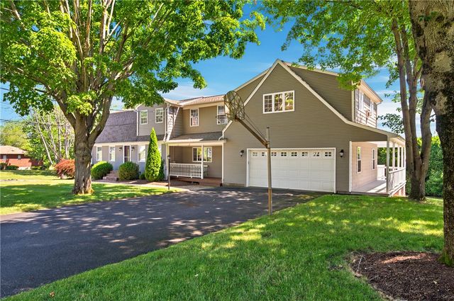 11 Hayfield Lane, Cumberland, RI 02864