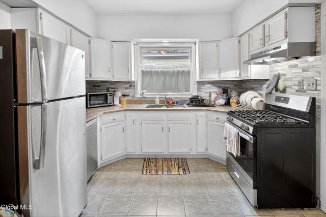 31 N Lake Avenue, Troy, NY 12180