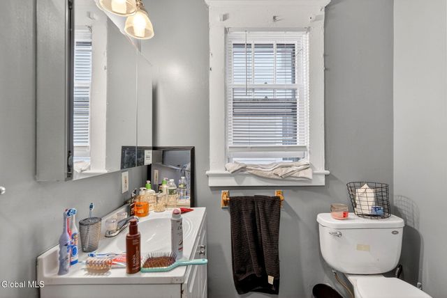 31 N Lake Avenue, Troy, NY 12180