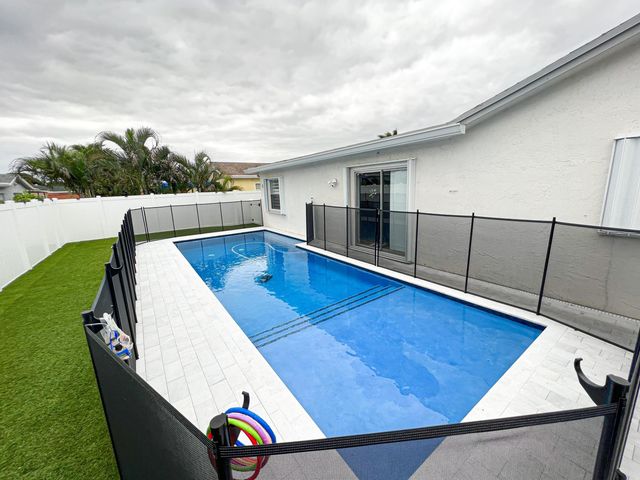 8912 SW 6th Street, Boca Raton, FL 33433