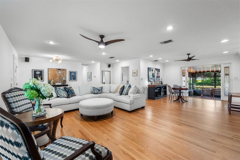 Image 8 of property listing at 1613 BIMINI DRIVE, Orlando, FL 32806