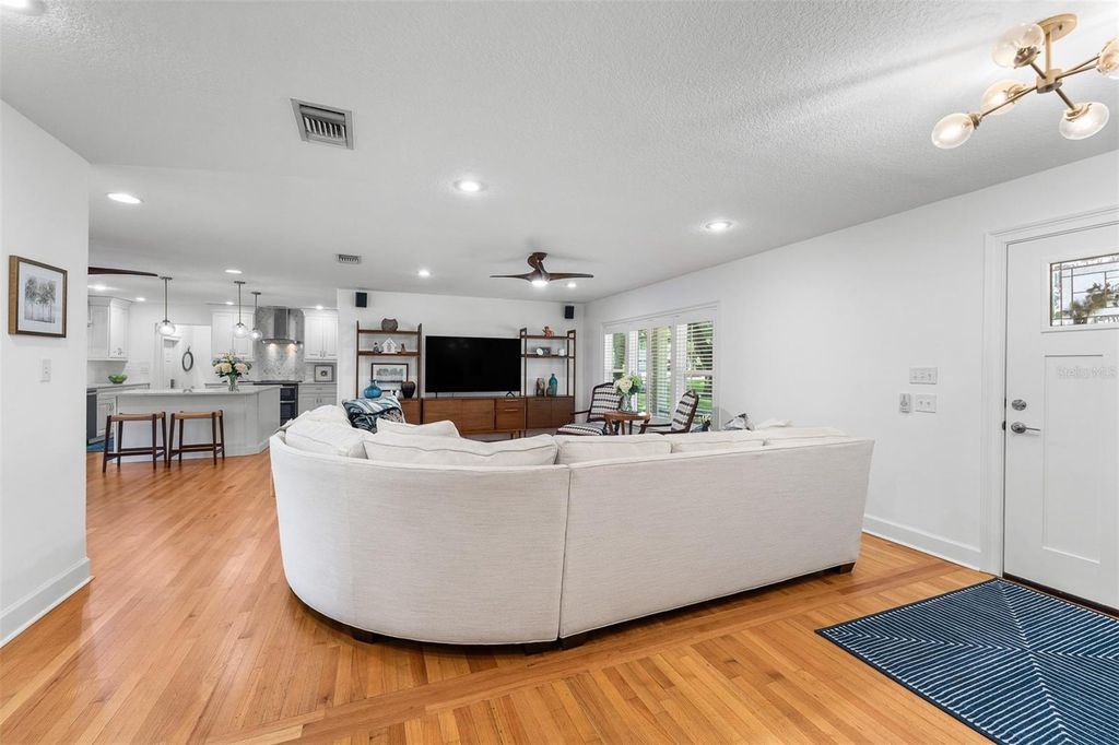 Image 10 of property listing at 1613 BIMINI DRIVE, Orlando, FL 32806