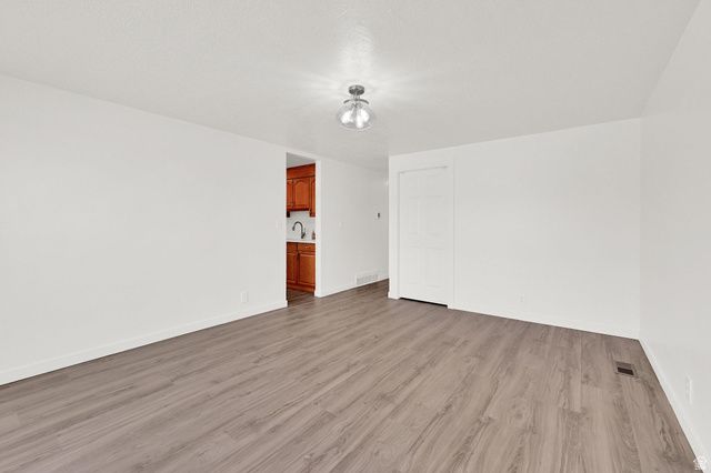 31 W GORDON AVE, Layton, UT 84041